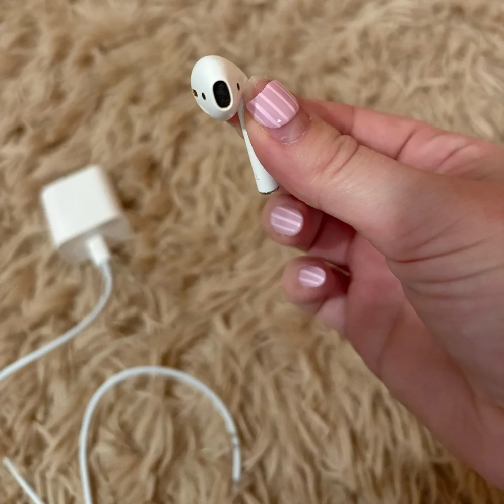 2nd Generation AirPods & Charger - Picture 7 of 8